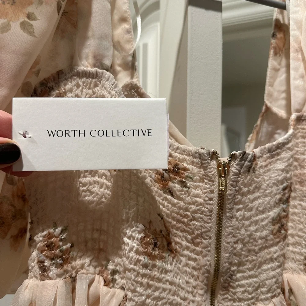 Chic Floral Maxi Dress in Cream - Picture 8 of 8